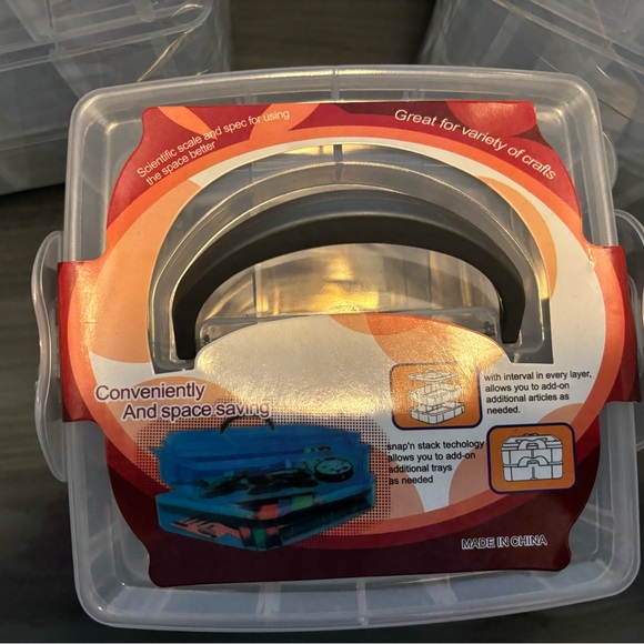 Plastic storage containers - Picture 2 of 4